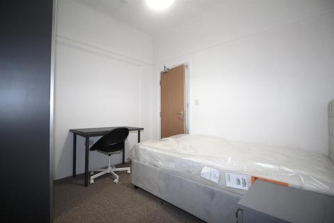 1 bedroom in a house share to rent, Derby Road, Enfield