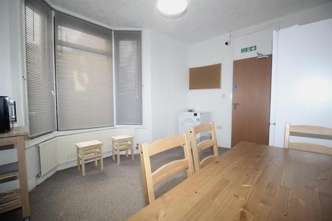 1 bedroom in a house share to rent, Derby Road, Enfield