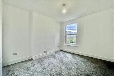 3 bedroom flat to rent, Gap Road, London SW19