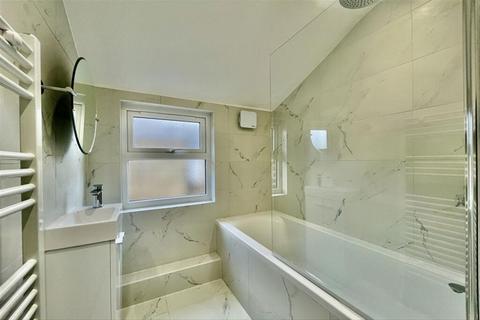 3 bedroom flat to rent, Gap Road, London SW19