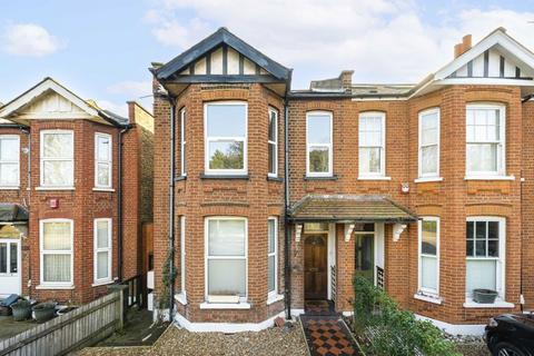 3 bedroom flat to rent, Gap Road, London SW19