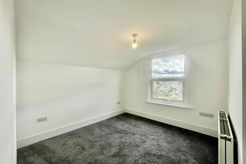 3 bedroom flat to rent, Gap Road, London SW19