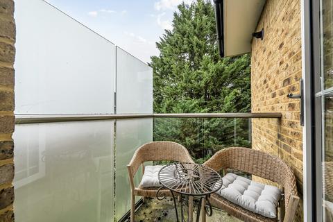 2 bedroom flat for sale, Albury Road, Guildford, GU1