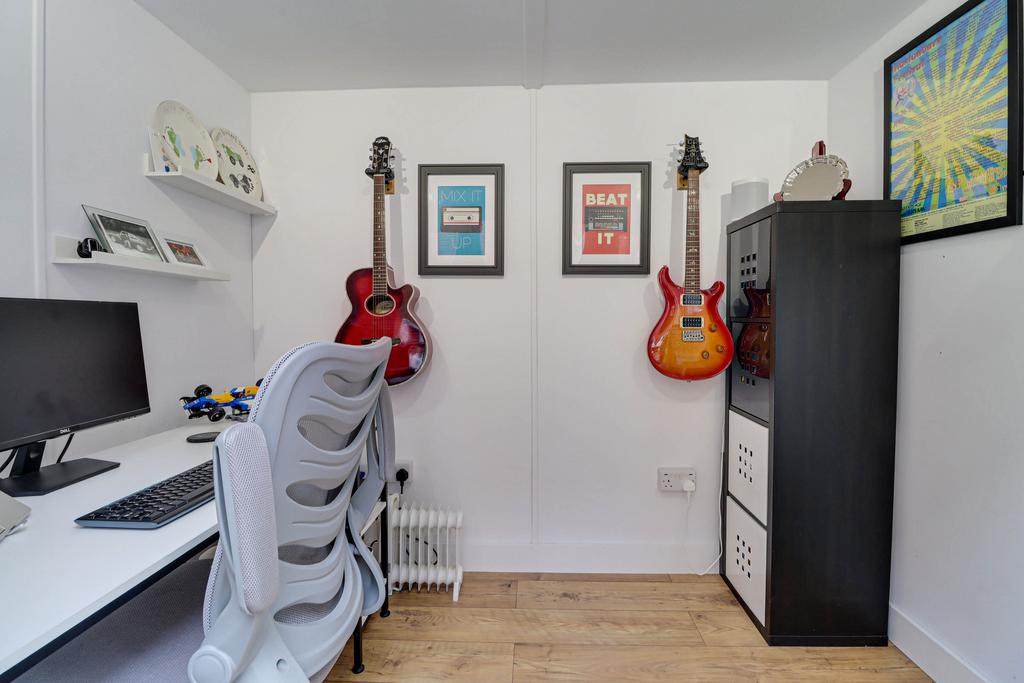 Bedroom/Study