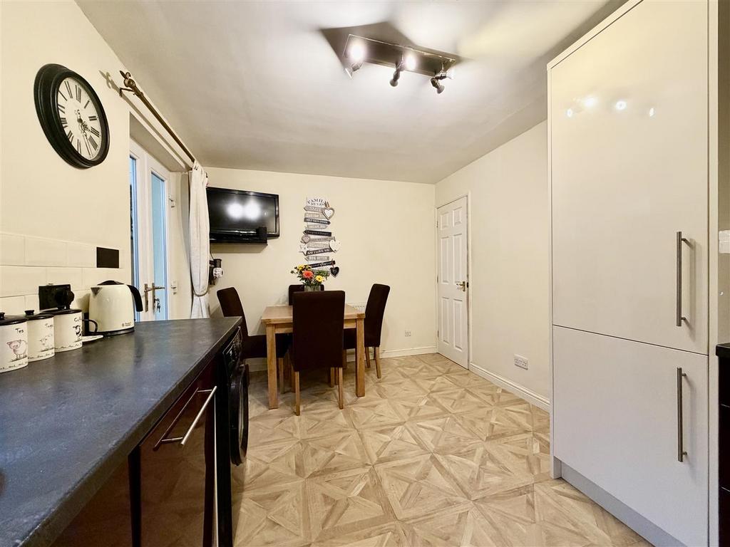 Dining kitchen