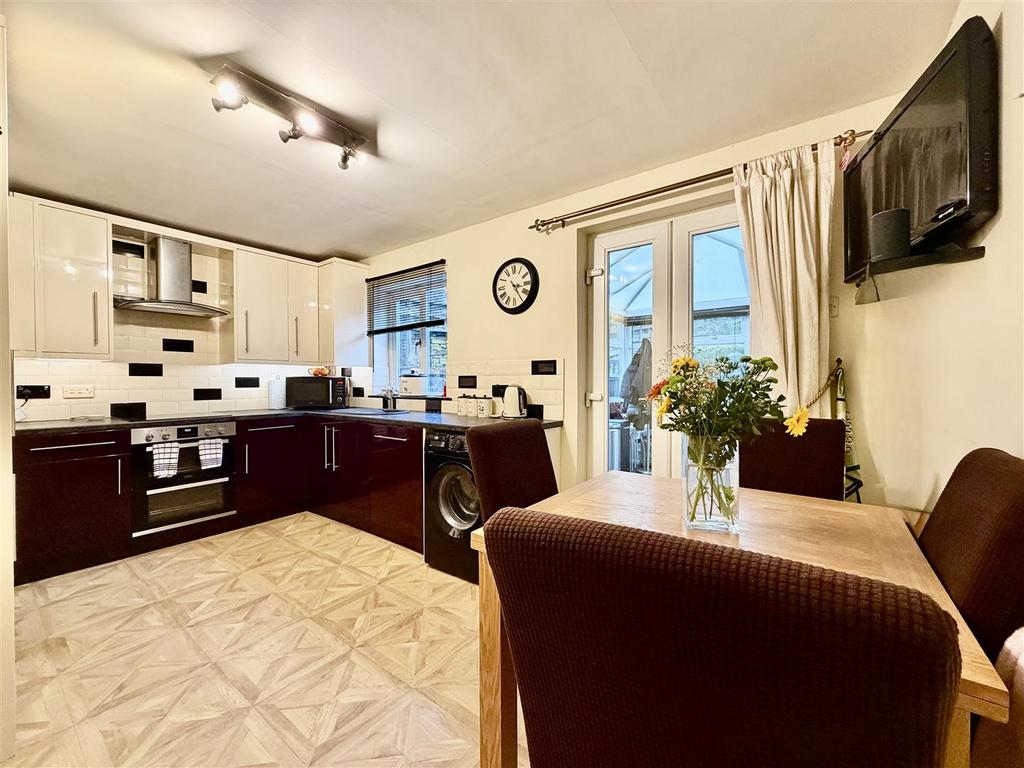 Dining kitchen