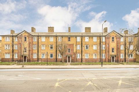 2 bedroom flat to rent, York Road, London SW11