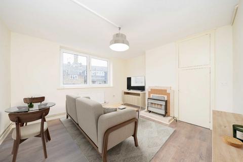 2 bedroom flat to rent, York Road, London SW11