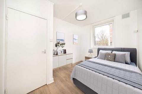 2 bedroom flat to rent, York Road, London SW11