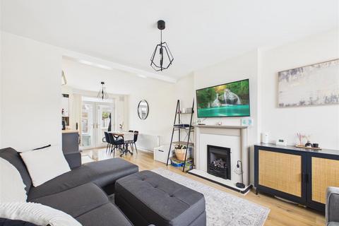 26, Ambleside, Potters Green, Coventry * Turn Key Property *