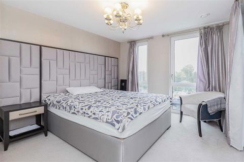 2 bedroom flat to rent, High Street, Brentford TW8