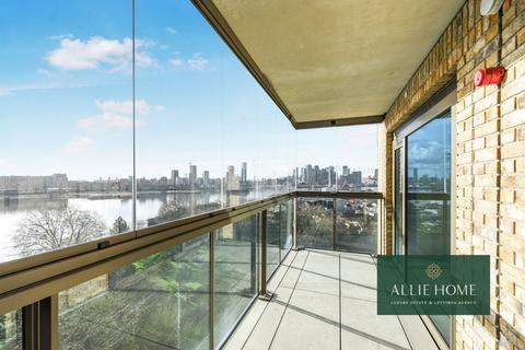 3 bedroom flat for sale, 3 Starboard Way, London E16