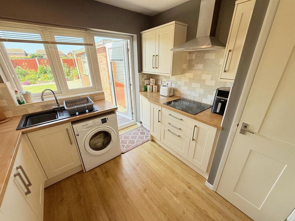 Kitchen 2.jpg