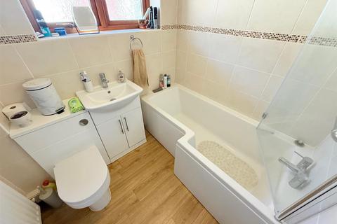 2 bedroom semi-detached bungalow for sale, St. Nicholas Drive, Caister-On-Sea
