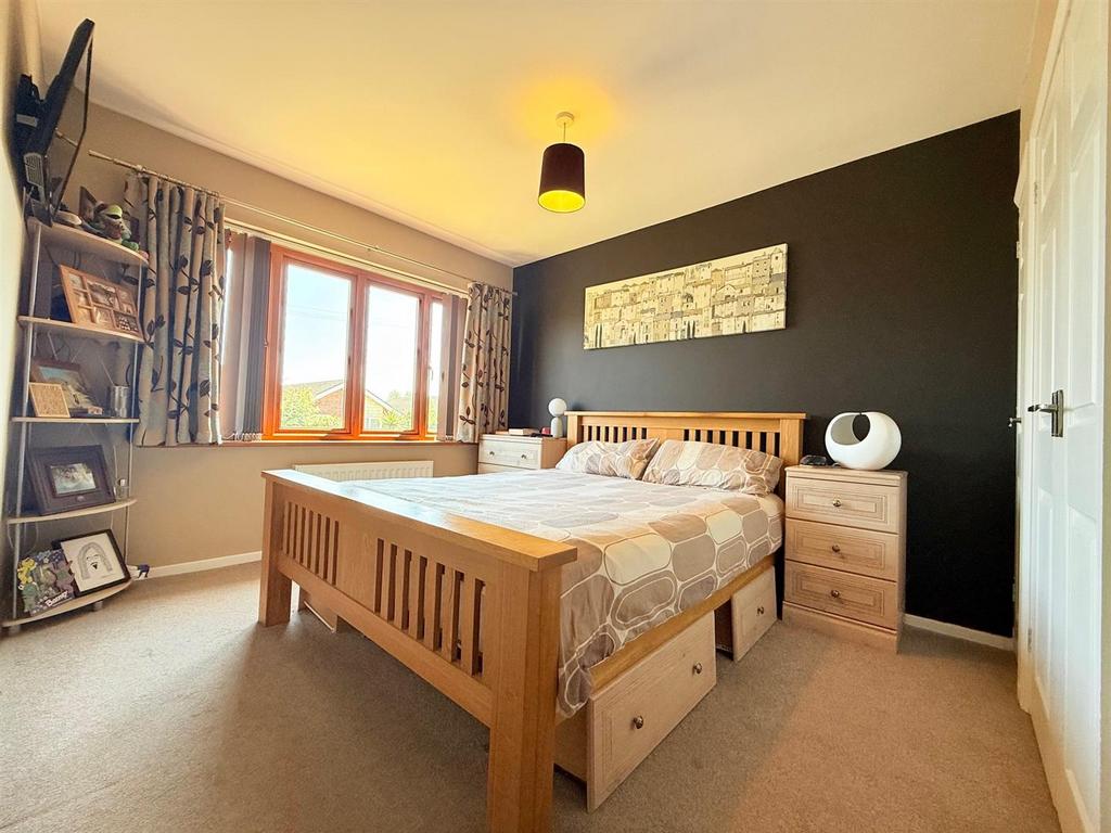 Bedroom 1.jpg