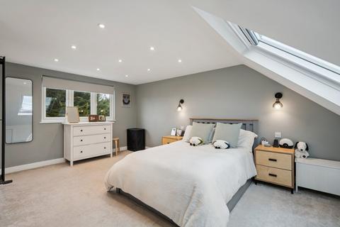 3 bedroom terraced house for sale, Ashridge Drive, South Oxhey, Watford, WD19