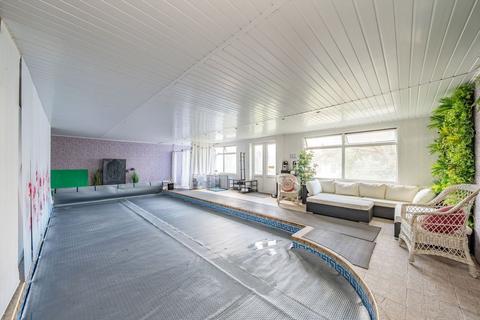 6 bedroom detached house for sale, Brooklands Road, Weybridge KT13
