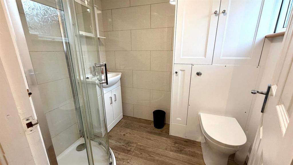 3 piece shower room