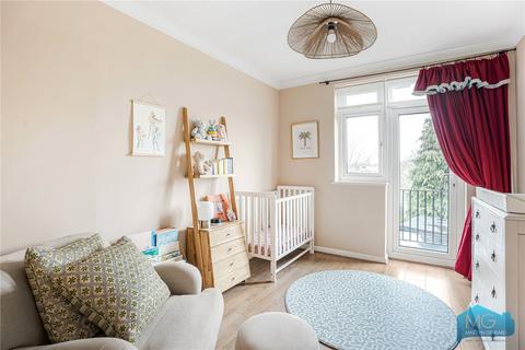 3 bedroom maisonette for sale, Creighton Avenue, London, N2