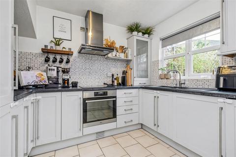 3 bedroom house for sale, Howard Drive, Farnborough