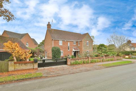 4 bedroom detached house for sale, Priors Grove, Yaxham, Dereham
