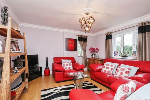 4 bedroom detached house for sale, Priors Grove, Yaxham, Dereham