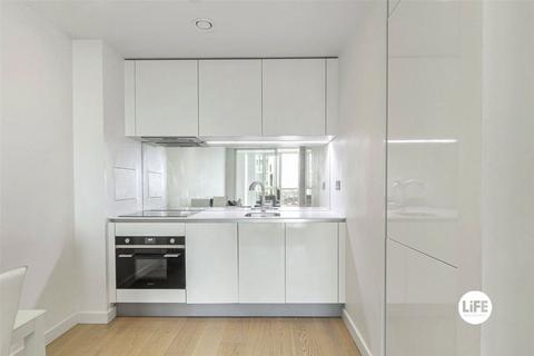 1 bedroom flat for sale, Sky Gardens, London SW8