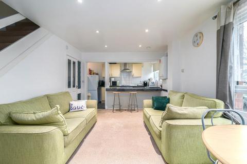 2 bedroom maisonette for sale, Spencer Road, London