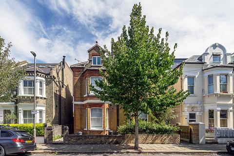 1 bedroom flat to rent, Santos Road London SW18
