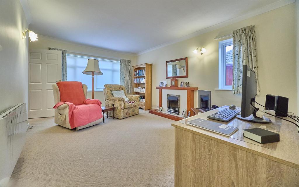 Lounge to Rear