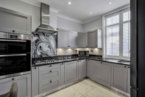 3 bedroom flat for sale, Kings Road, Richmond TW10