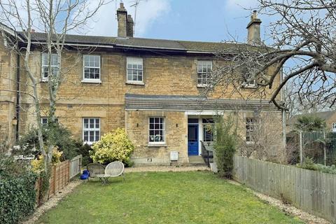 2 bedroom terraced house to rent, Barnack Road, Stamford