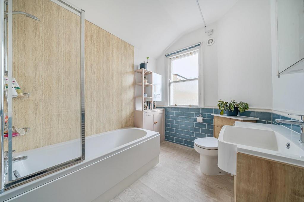 Family Bathroom.jpg