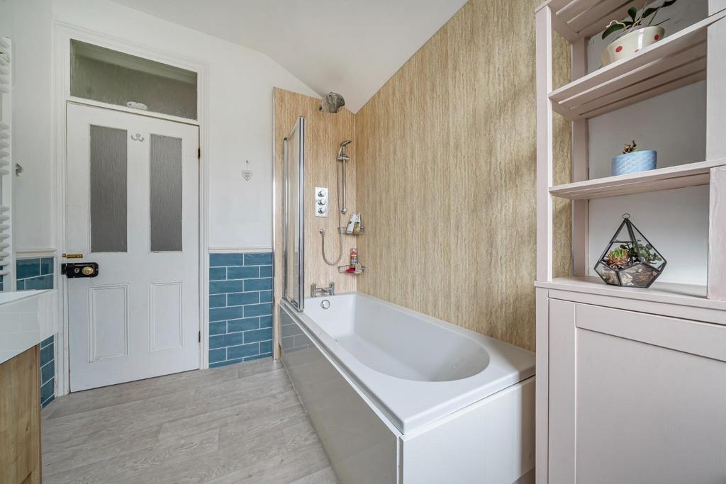 Family Bathroom II.jpg