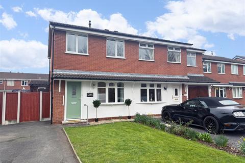 2 bedroom semi-detached house for sale, Buckingham Close, Burton-On-Trent DE13