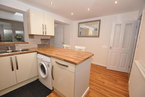 2 bedroom semi-detached house for sale, Buckingham Close, Burton-On-Trent DE13