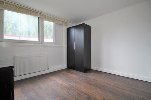 2 bedroom flat to rent, Oman Avenue, London NW2