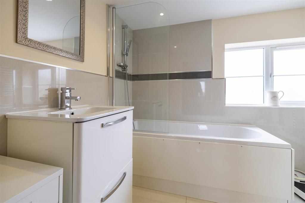 Family bathroom.jpg