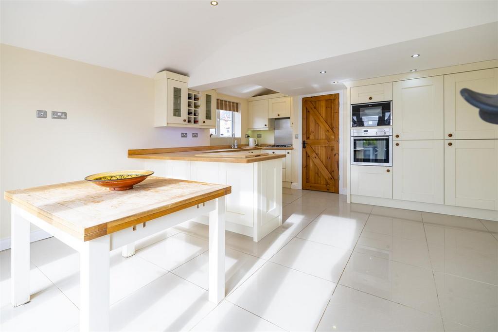 Kitchen .jpg
