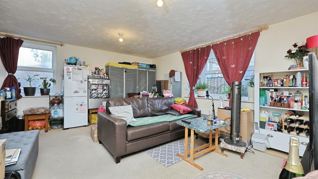 2-Bed At Caddow Road
