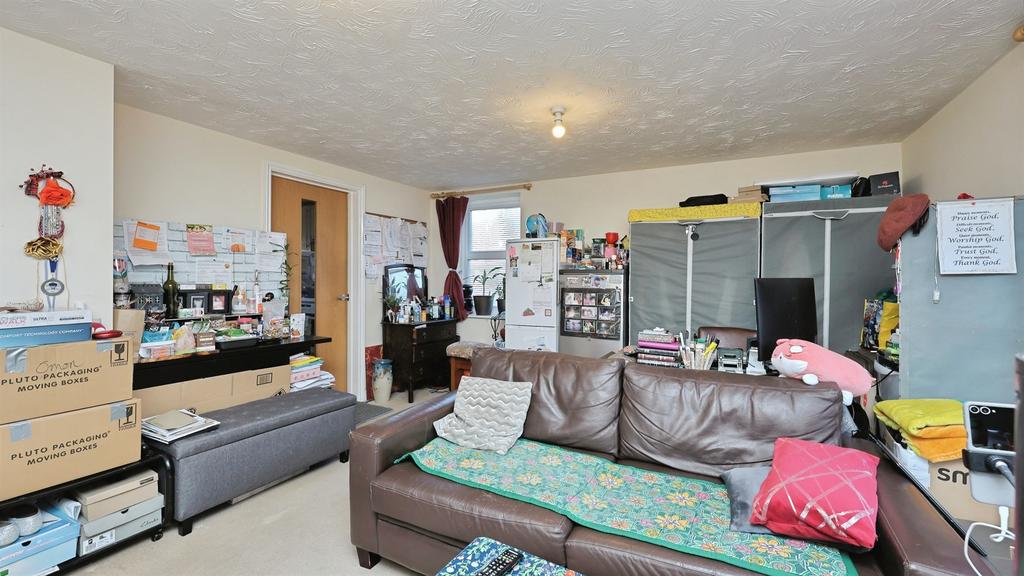 2-Bed At Caddow Road