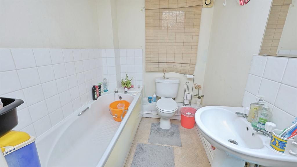 2-Bed At Caddow Road
