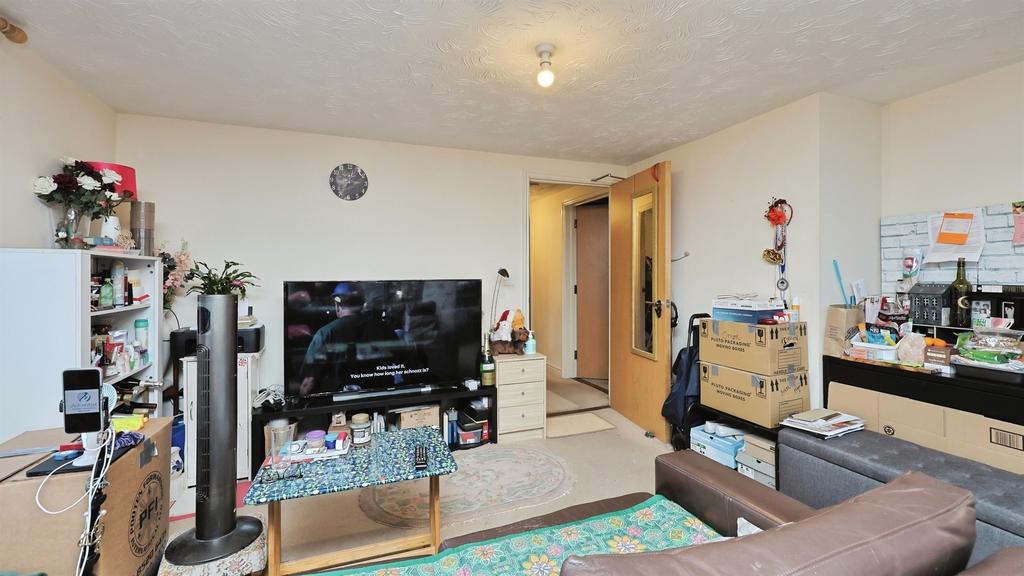 2-Bed At Caddow Road