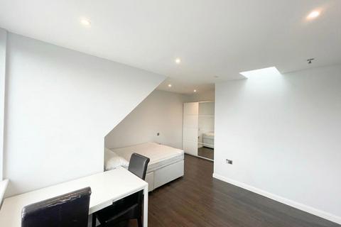 Studio to rent, Hassop Road, London NW2