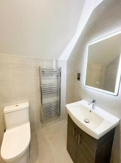 Studio to rent, Hassop Road, London NW2