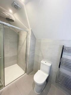 Studio to rent, Hassop Road, London NW2