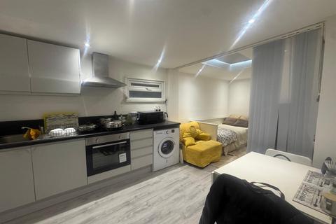 undefined, South Croydon CR2