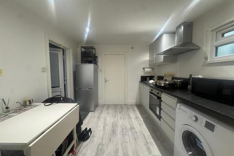 undefined, South Croydon CR2