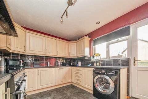 4 bedroom detached house for sale, Woodpecker Close, Colchester