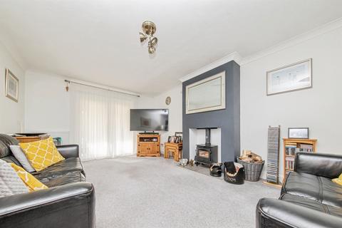 4 bedroom detached house for sale, Woodpecker Close, Colchester